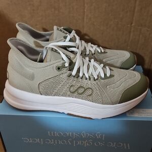 Saysh Women's The Felix Runner Running Shoes: MOSS GREEN: NEW IN BOX: SIZE 9